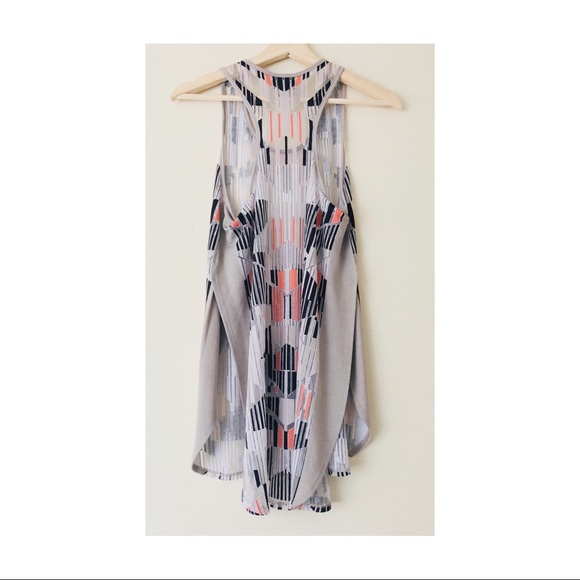 Abstract tunic - Picture 3 of 5